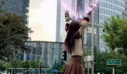 网友爆料李小璐滑板视频,运动风女神再现江湖